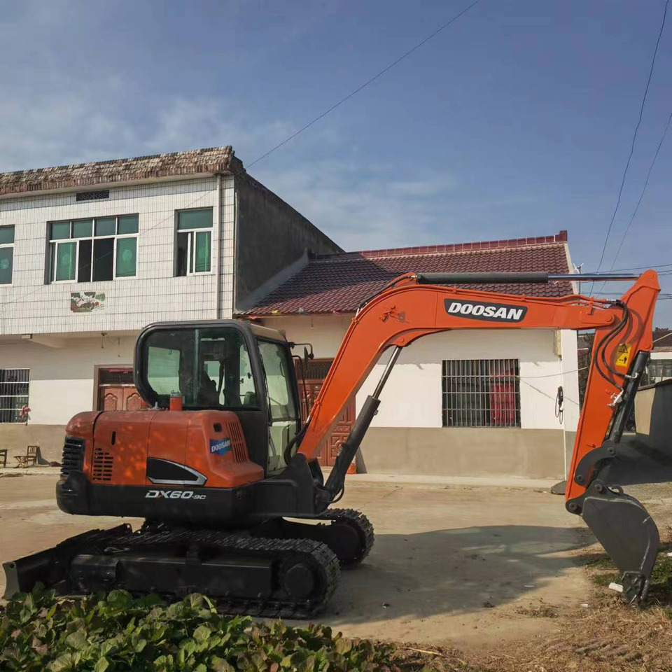 DOOSAN DX60 - Мини багер: снимка 2 DOOSAN DX60 - Мини багер: снимка 2