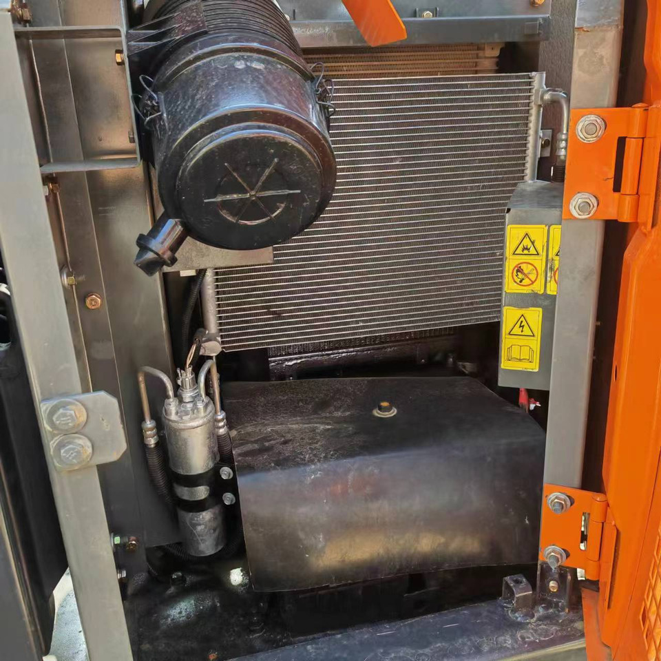 HITACHI ZX60 - Мини багер: снимка 5 HITACHI ZX60 - Мини багер: снимка 5