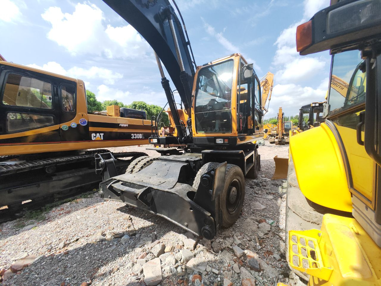 HYUNDAI R210W-9 - Колесен багер: снимка 4 HYUNDAI R210W-9 - Колесен багер: снимка 4