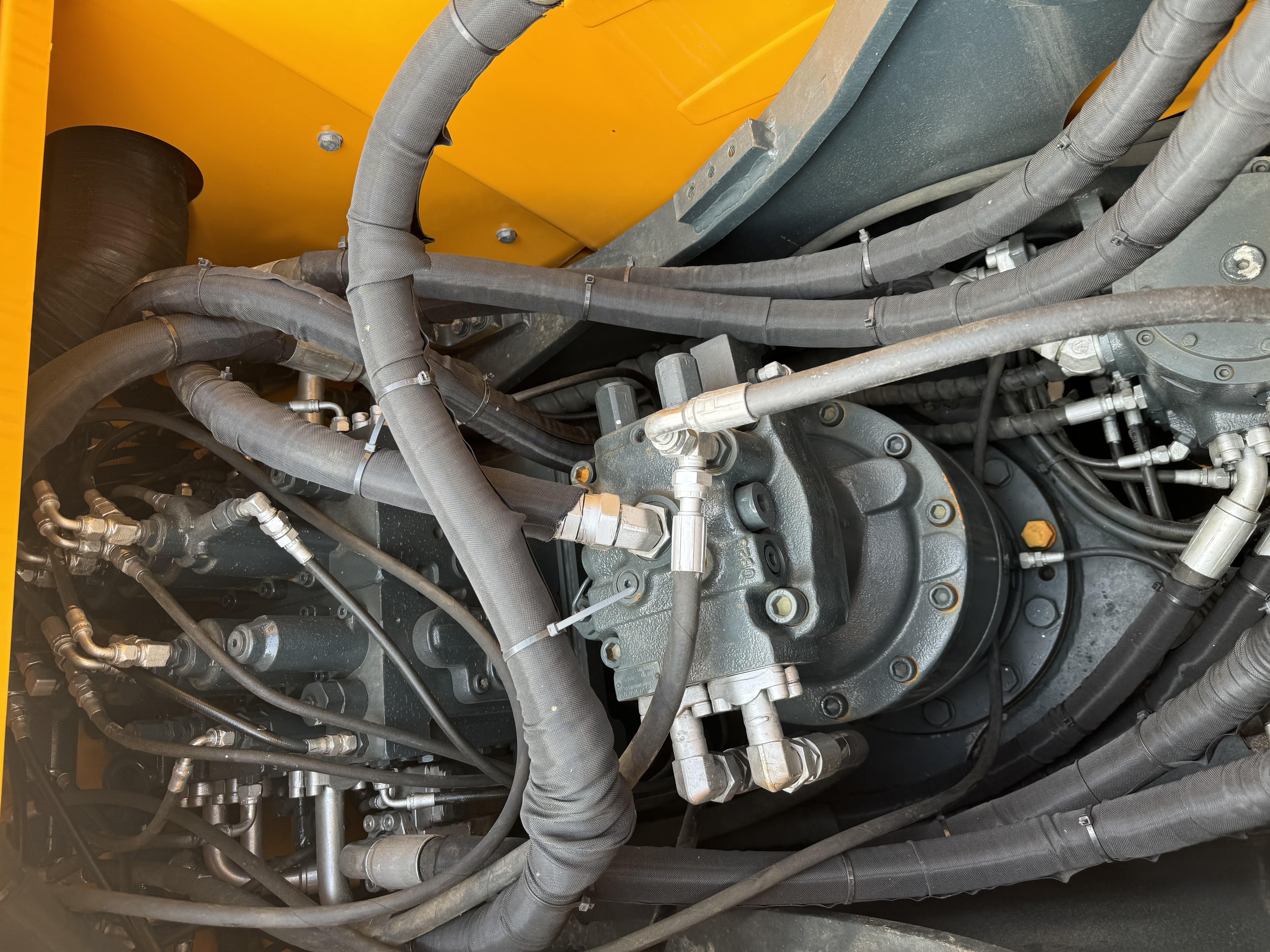 Hyundai 210W-9 - Колесен багер: снимка 4 Hyundai 210W-9 - Колесен багер: снимка 4