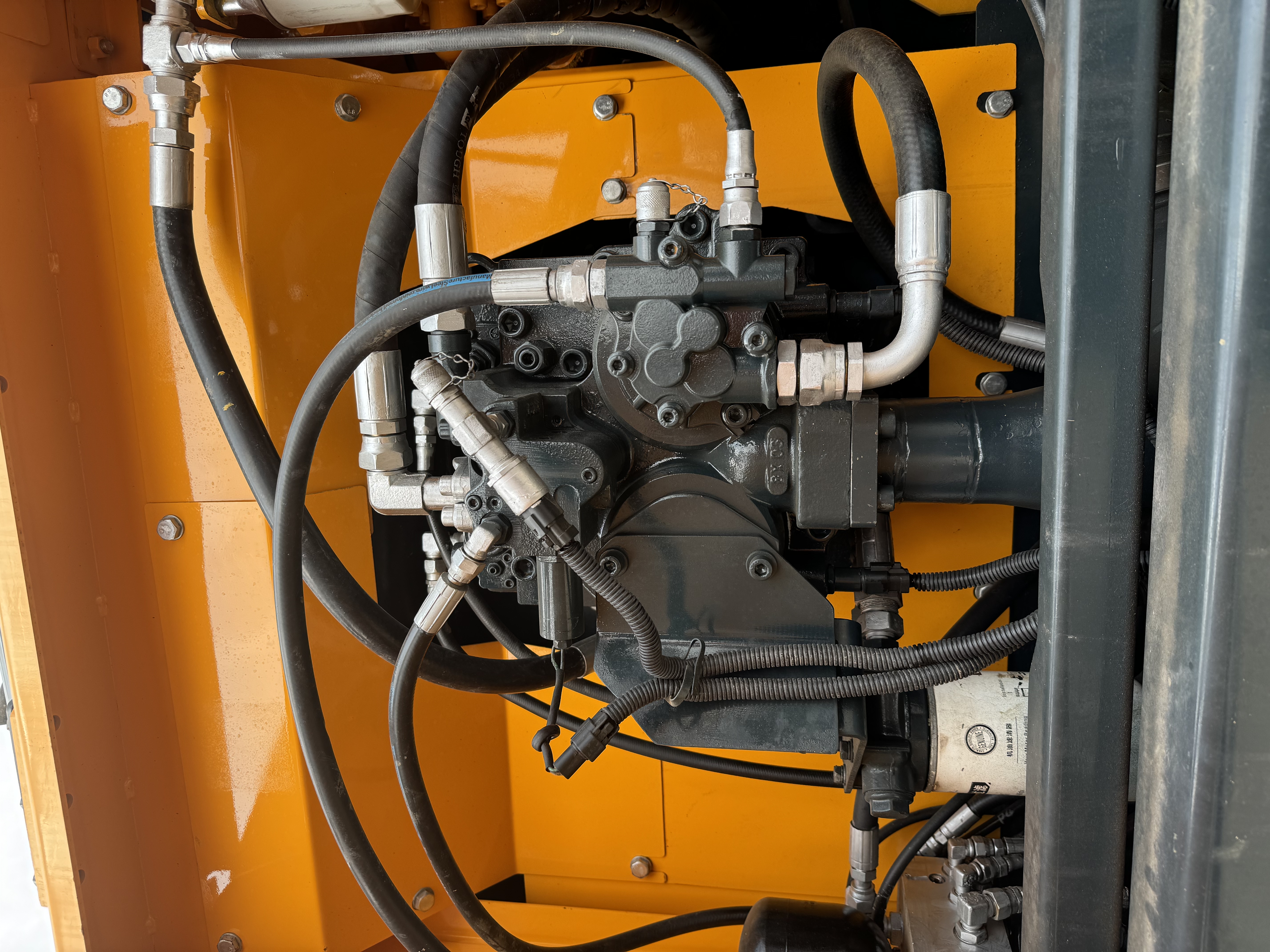Hyundai 210W-9 - Колесен багер: снимка 3 Hyundai 210W-9 - Колесен багер: снимка 3