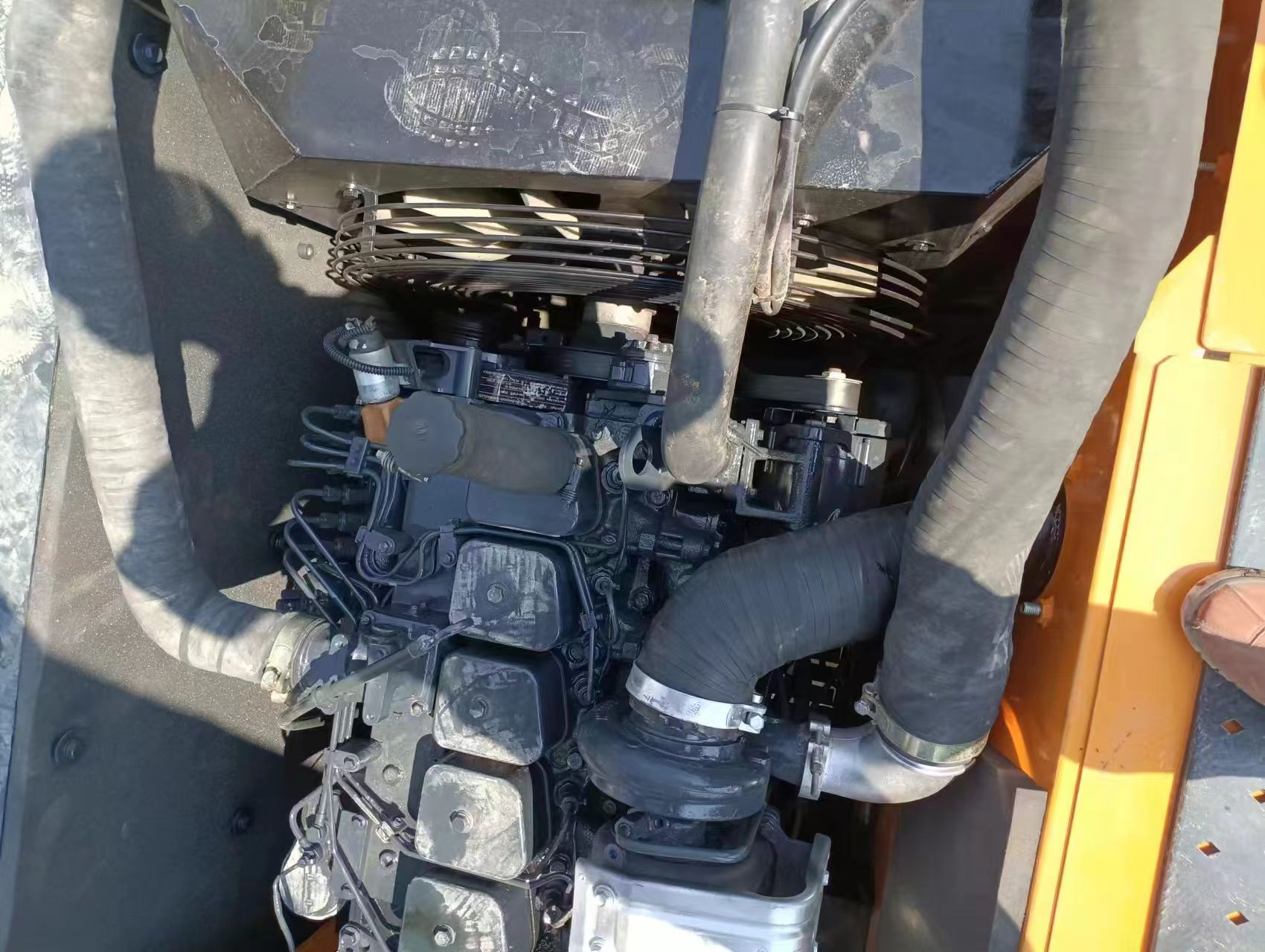 Верижен багер Hyundai 220: снимка 8 Верижен багер Hyundai 220: снимка 8