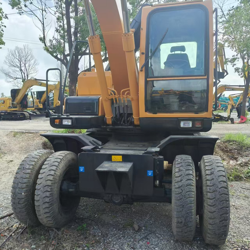Колесен багер Hyundai R150LC-9: снимка 8