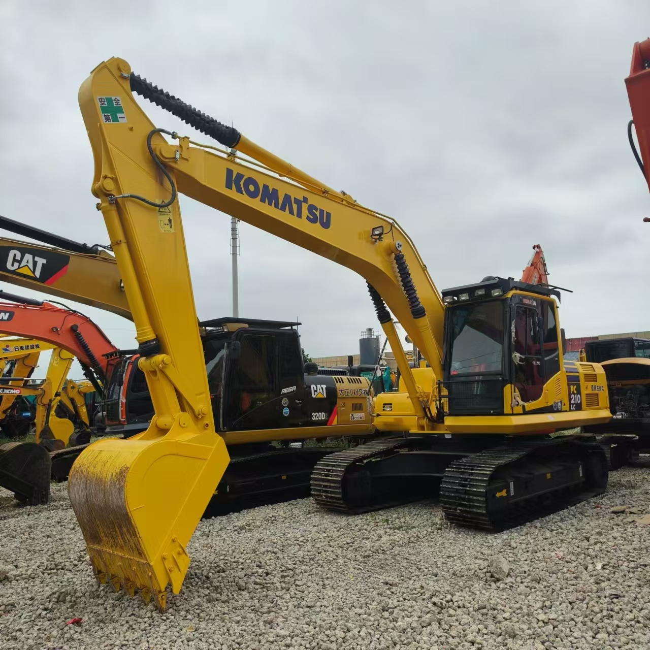 KOMATSU PC210 - Верижен багер: снимка 1 KOMATSU PC210 - Верижен багер: снимка 1