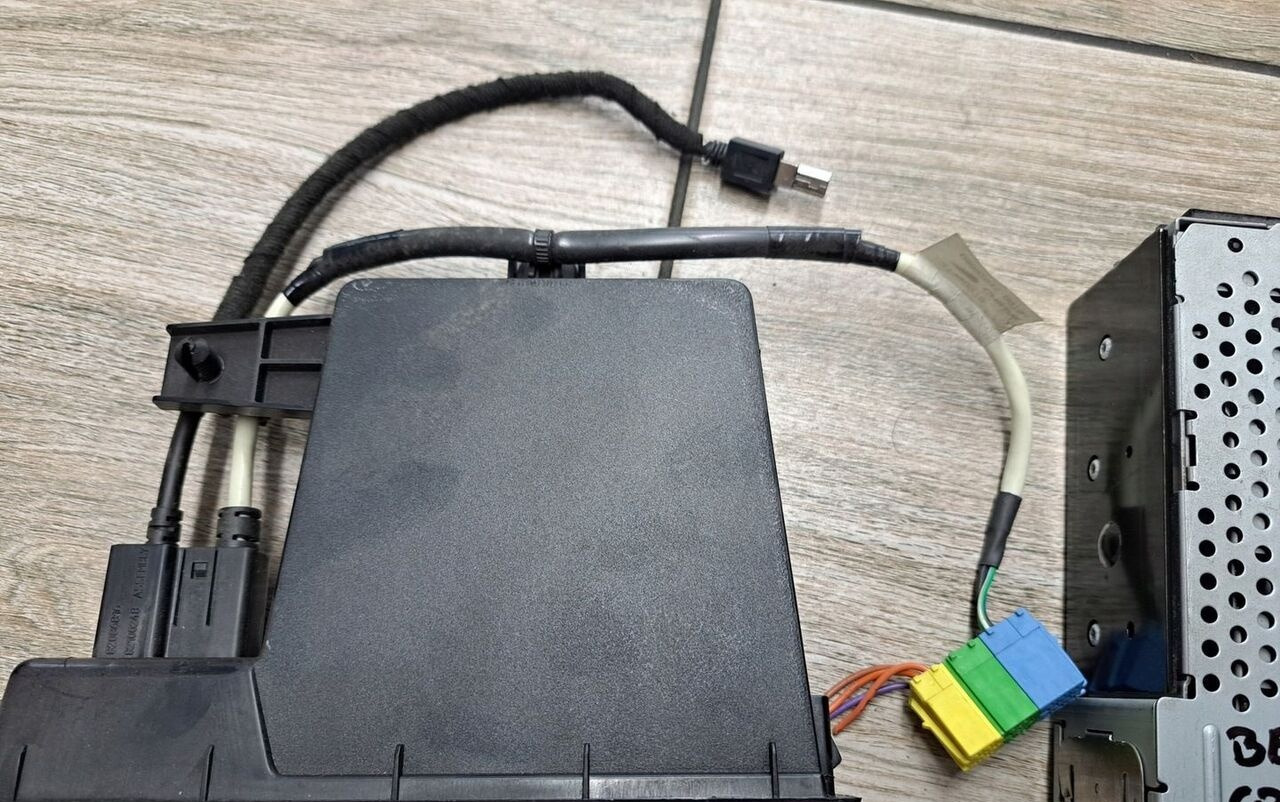 Delphi RADIO MP3 CD AUX USB 12V RENAULT PREMIUM MAGNUM MIDLUM DXI - Кабина и интериор за Камион: снимка 1 Delphi RADIO MP3 CD AUX USB 12V RENAULT PREMIUM MAGNUM MIDLUM DXI - Кабина и интериор за Камион: снимка 1