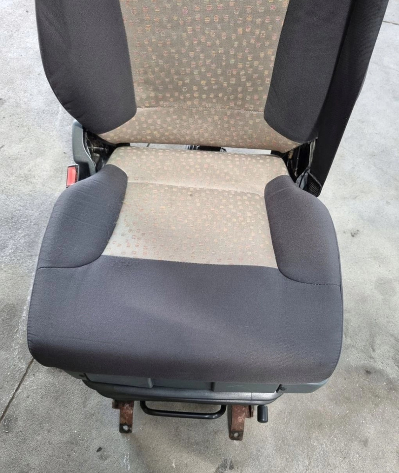 FOTEL LEWY SIEDZENIE KIEROWCY RENAULT MIDLUM PREMIUM DXI - Седалка: снимка 5 FOTEL LEWY SIEDZENIE KIEROWCY RENAULT MIDLUM PREMIUM DXI - Седалка: снимка 5