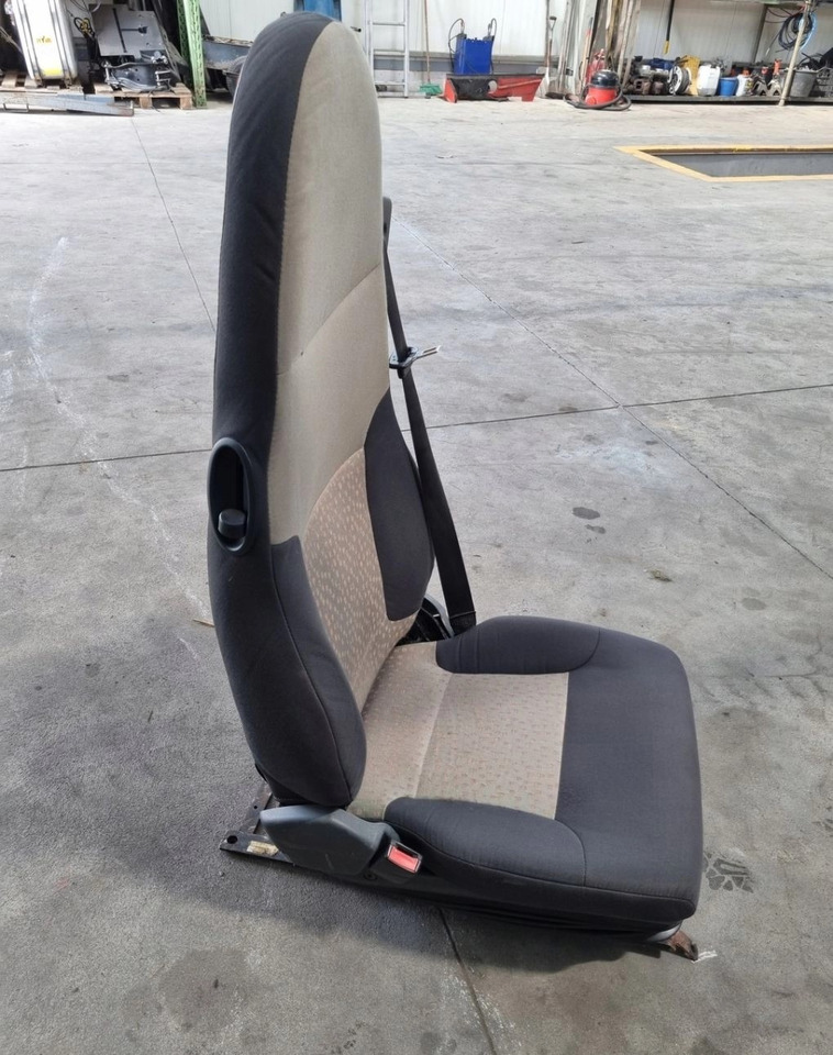 FOTEL LEWY SIEDZENIE KIEROWCY RENAULT MIDLUM PREMIUM DXI - Седалка: снимка 2 FOTEL LEWY SIEDZENIE KIEROWCY RENAULT MIDLUM PREMIUM DXI - Седалка: снимка 2