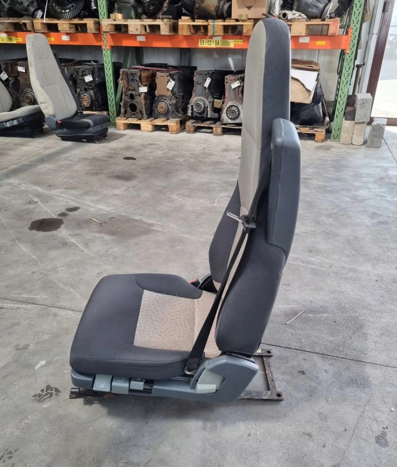 FOTEL LEWY SIEDZENIE KIEROWCY RENAULT MIDLUM PREMIUM DXI - Седалка: снимка 4 FOTEL LEWY SIEDZENIE KIEROWCY RENAULT MIDLUM PREMIUM DXI - Седалка: снимка 4