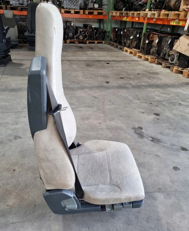 FOTEL PNEUMATYCZNY PRAWY SIEDZENIE PASAŻERA RENAULT PREMIUM MIDLUM DXI - Седалка: снимка 3 FOTEL PNEUMATYCZNY PRAWY SIEDZENIE PASAŻERA RENAULT PREMIUM MIDLUM DXI - Седалка: снимка 3