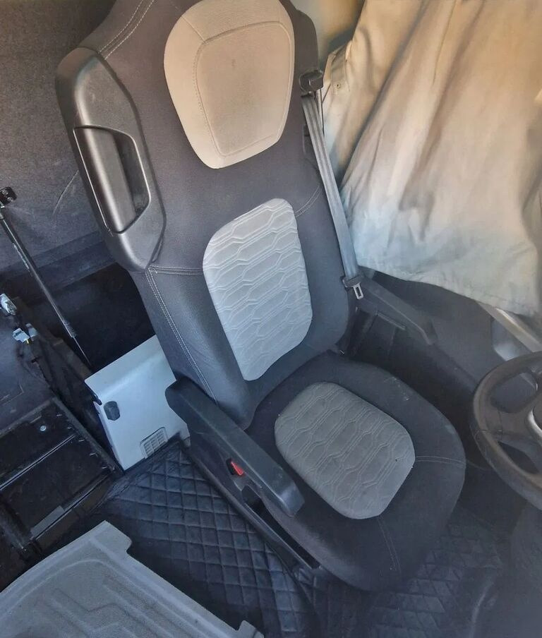Ford F-MAX CARGO truck - Седалка за Камион: снимка 3 Ford F-MAX CARGO truck - Седалка за Камион: снимка 3