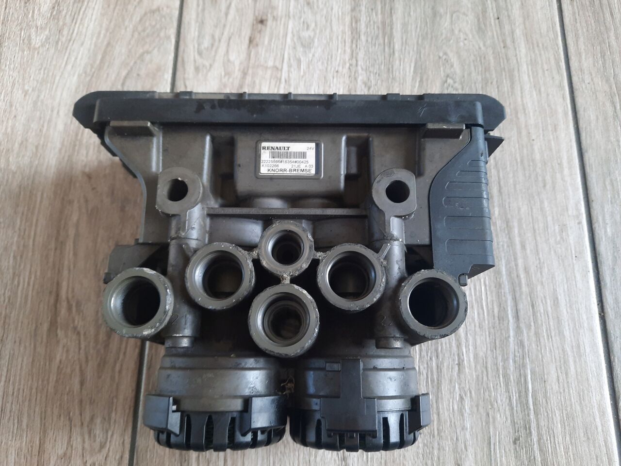KNORR-BREMSE ZAWÓR EBS TYLNY TYŁ RENAULT GAMA RANGE T RANGE - Спирачен клапан за Камион: снимка 1 KNORR-BREMSE ZAWÓR EBS TYLNY TYŁ RENAULT GAMA RANGE T RANGE - Спирачен клапан за Камион: снимка 1