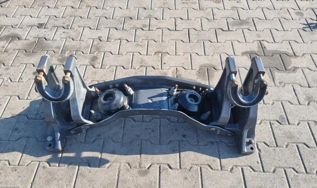 KOŁYSKA BELKA WSPORNIK SILNIKA RAMY VOLVO FH FM 4 LOW DECK-PRZÓD 21332947 21442567 21442568 - Двигател и части: снимка 1 KOŁYSKA BELKA WSPORNIK SILNIKA RAMY VOLVO FH FM 4 LOW DECK-PRZÓD 21332947 21442567 21442568 - Двигател и части: снимка 1