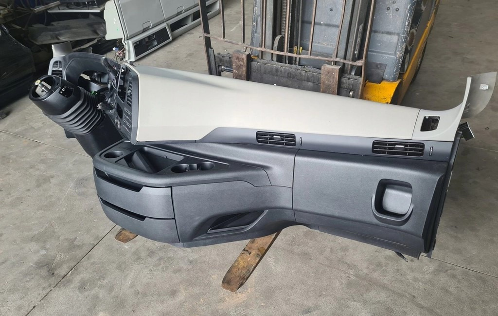 KONSOLA KOMPLETNA KOKPIT DESKA ROZDZIELCZA STELAŻ FORD F-MAX 500 TRUCKS - Табло: снимка 3 KONSOLA KOMPLETNA KOKPIT DESKA ROZDZIELCZA STELAŻ FORD F-MAX 500 TRUCKS - Табло: снимка 3