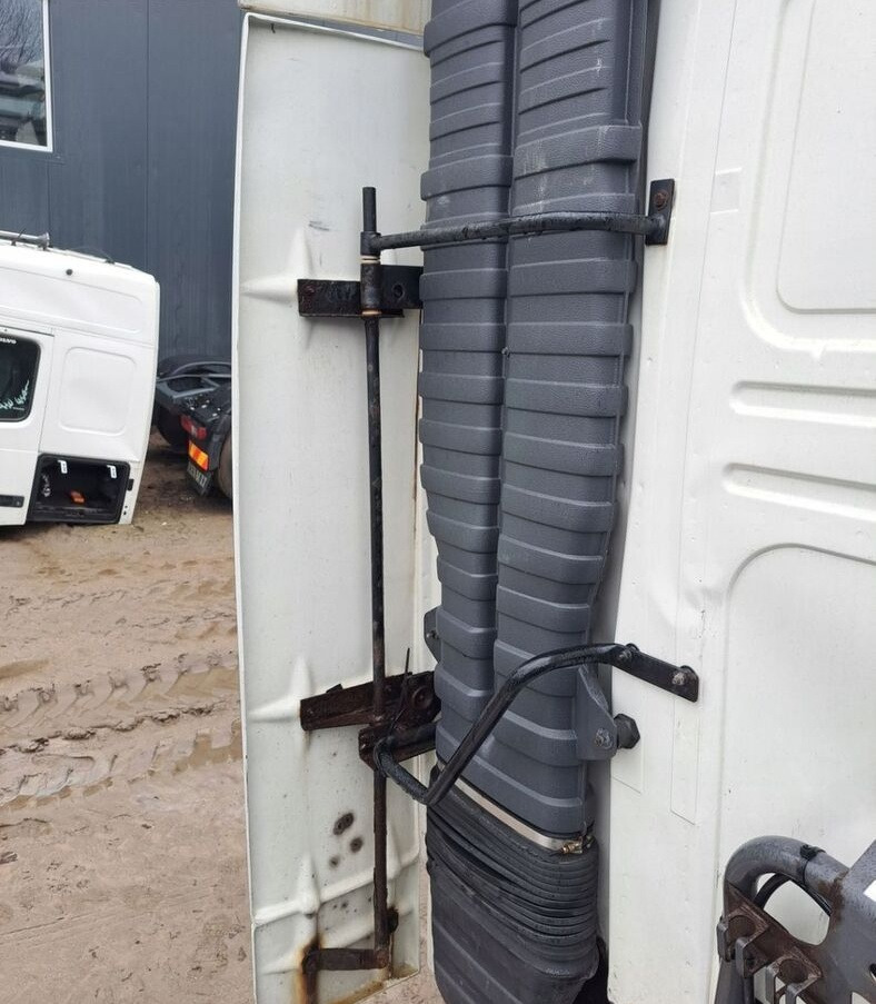 OWIEWKA LEWA SPOILER ZAKABINOWY VOLVO FH 12 13 - Аеродинамика/ Спойлер за Камион: снимка 4 OWIEWKA LEWA SPOILER ZAKABINOWY VOLVO FH 12 13 - Аеродинамика/ Спойлер за Камион: снимка 4