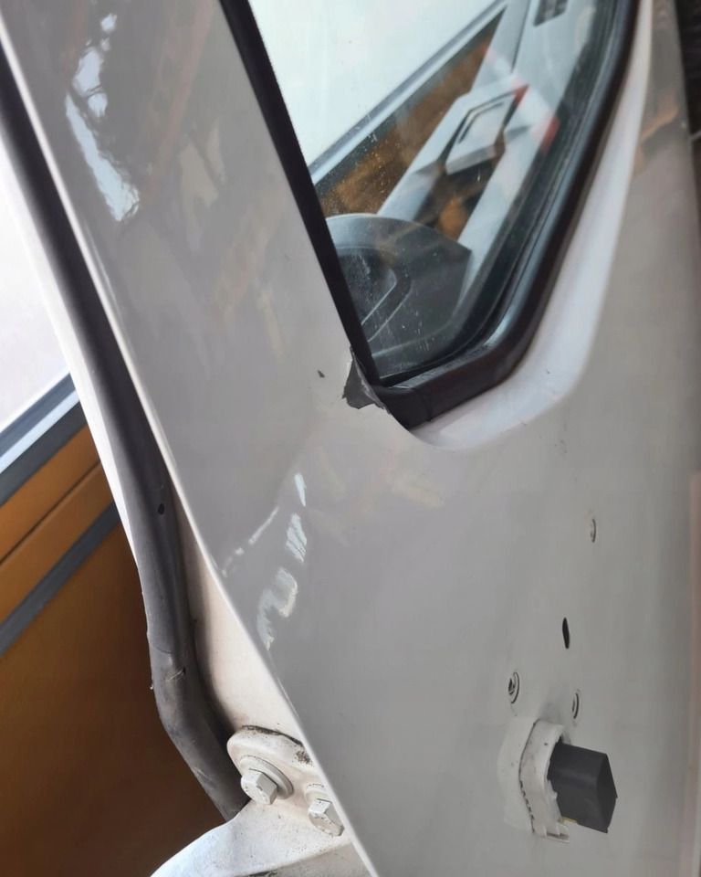 RENAULT DRZWI KOMPLETNE LEWE RENAULT GAMA T RANGE - Врата и части за Камион: снимка 3 RENAULT DRZWI KOMPLETNE LEWE RENAULT GAMA T RANGE - Врата и части за Камион: снимка 3