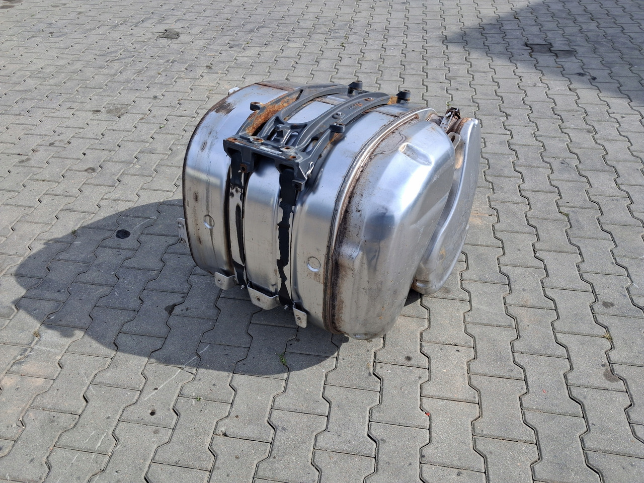 RENAULT KATALIZATOR TŁUMIK DPF FILTR VOLVO FH 4 FM 4 RENAULT GAMA T RANGE - Катализатор за Камион: снимка 1 RENAULT KATALIZATOR TŁUMIK DPF FILTR VOLVO FH 4 FM 4 RENAULT GAMA T RANGE - Катализатор за Камион: снимка 1