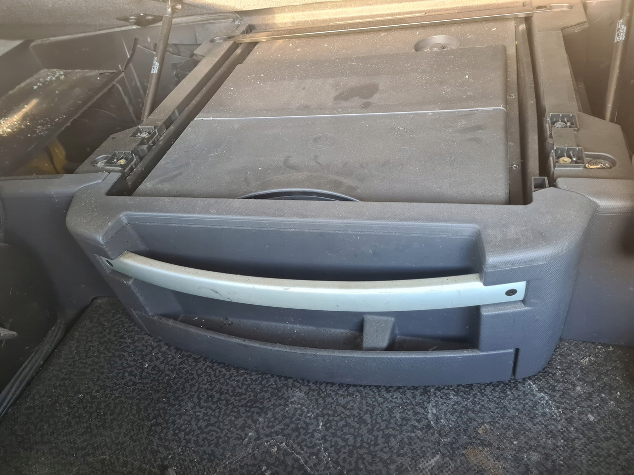 RENAULT LODÓWKA CHŁODZIARKA ORYGINAŁ RENAULT GAMA T RANGE ŚREDNIA KABINA - Кабина и интериор за Камион: снимка 1 RENAULT LODÓWKA CHŁODZIARKA ORYGINAŁ RENAULT GAMA T RANGE ŚREDNIA KABINA - Кабина и интериор за Камион: снимка 1