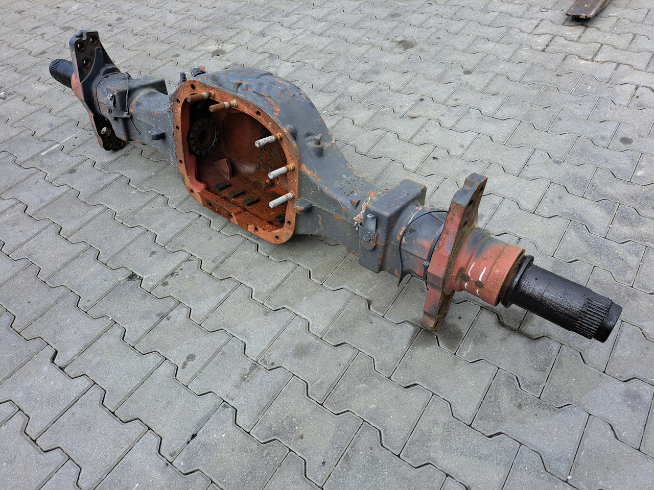 RENAULT OBUDOWA MOSTU POCHWA RENAULT KERAX LANDER RS1370HV 6x4 8x4 4x2 - Задна ос за Камион: снимка 1 RENAULT OBUDOWA MOSTU POCHWA RENAULT KERAX LANDER RS1370HV 6x4 8x4 4x2 - Задна ос за Камион: снимка 1