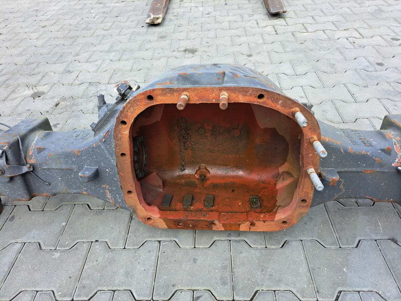 RENAULT OBUDOWA MOSTU POCHWA RENAULT KERAX LANDER RS1370HV 6x4 8x4 4x2 - Задна ос за Камион: снимка 4 RENAULT OBUDOWA MOSTU POCHWA RENAULT KERAX LANDER RS1370HV 6x4 8x4 4x2 - Задна ос за Камион: снимка 4