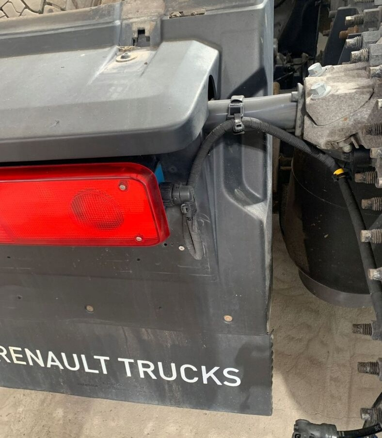 Renault BŁOTNIK LEWY TYŁ KOMPLETNY RENAULT GAMA T C RANGE - Калник за Камион: снимка 1 Renault BŁOTNIK LEWY TYŁ KOMPLETNY RENAULT GAMA T C RANGE - Калник за Камион: снимка 1