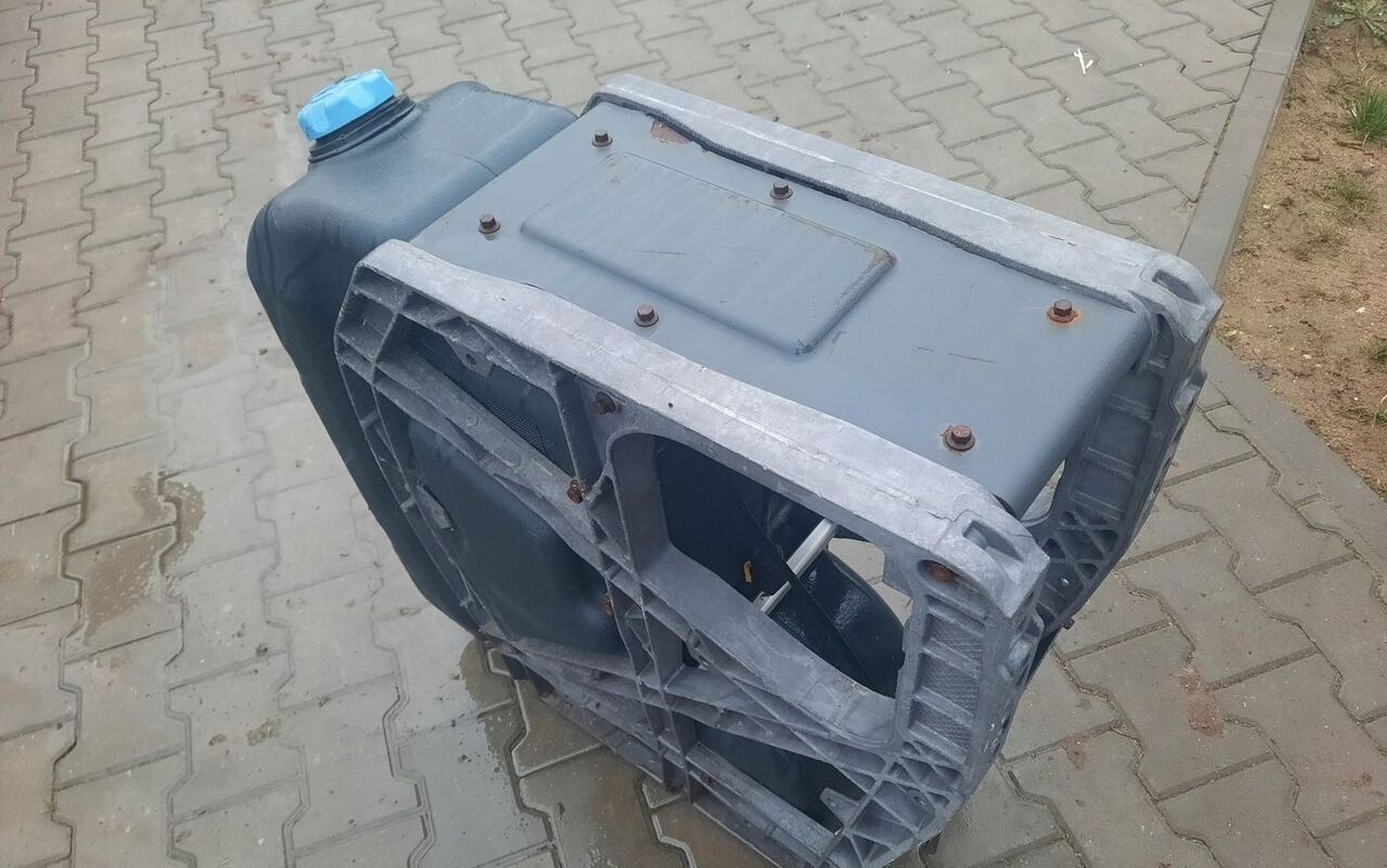 Renault GAMA - Резервоар за AdBlue за Камион: снимка 2 Renault GAMA - Резервоар за AdBlue за Камион: снимка 2