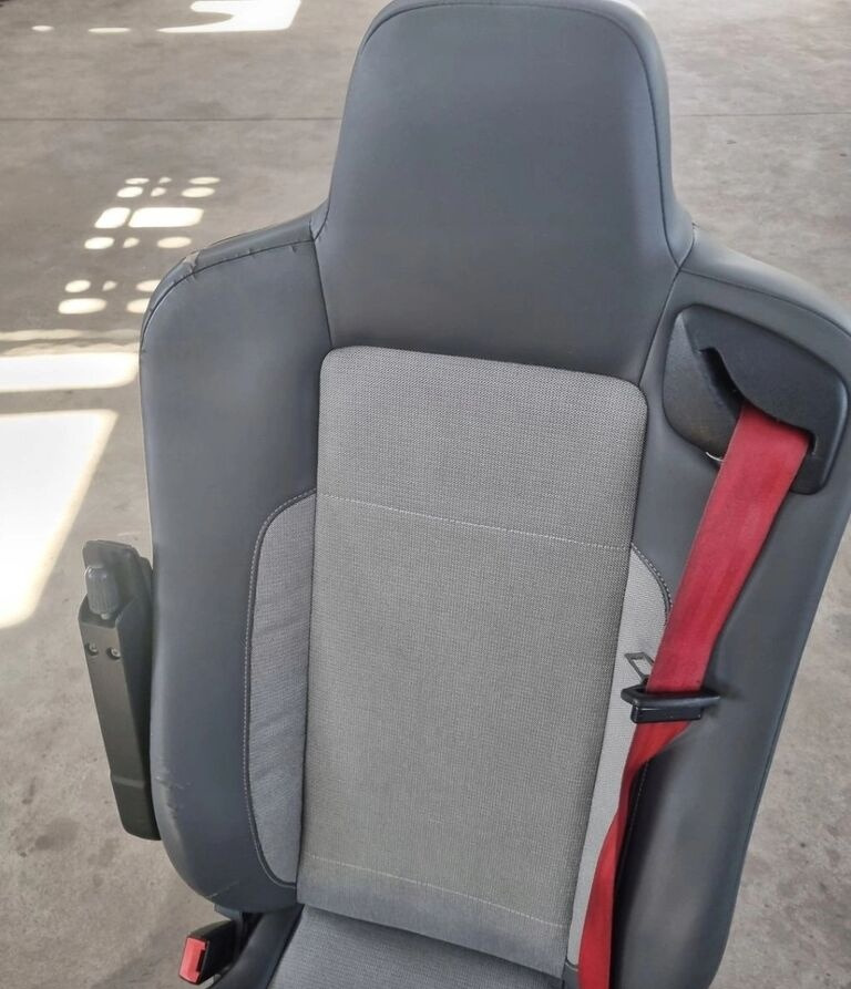 Renault LEWY SIEDZENIE KIEROWCY Renault RANGE GAMA T C K - Седалка за Камион: снимка 5 Renault LEWY SIEDZENIE KIEROWCY Renault RANGE GAMA T C K - Седалка за Камион: снимка 5
