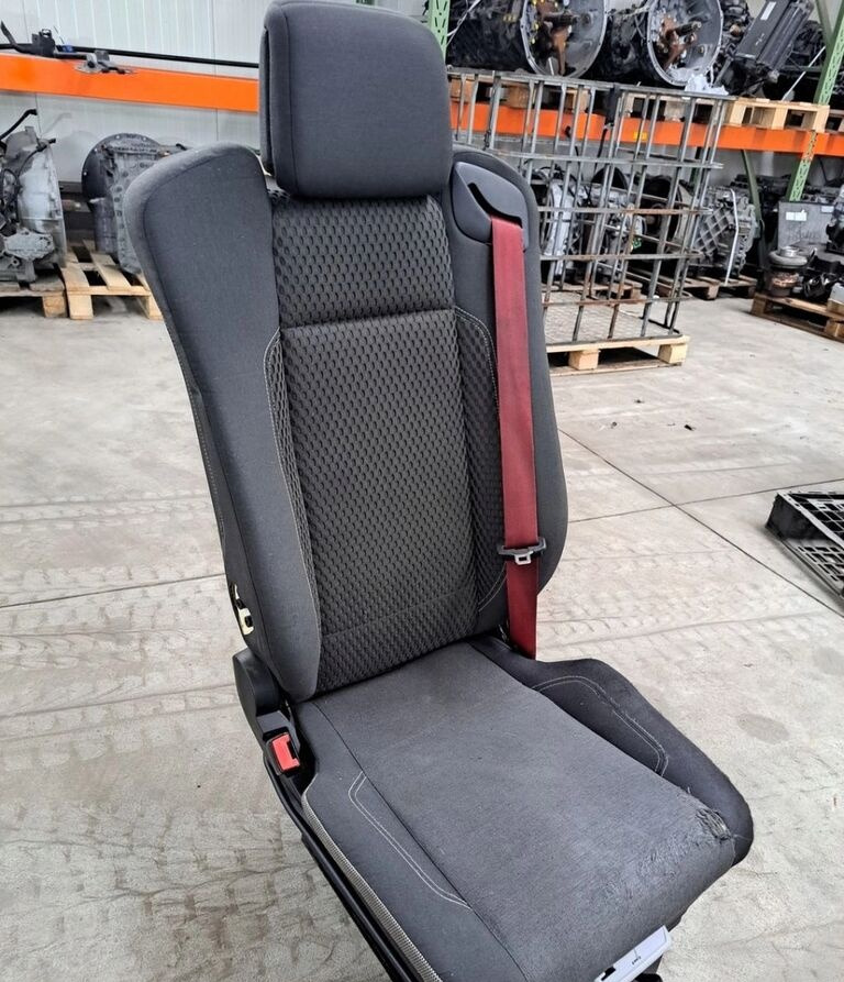 Renault SIEDZENIE KIEROWCY Renault RANGE GAMA T C K - Седалка за Камион: снимка 2 Renault SIEDZENIE KIEROWCY Renault RANGE GAMA T C K - Седалка за Камион: снимка 2