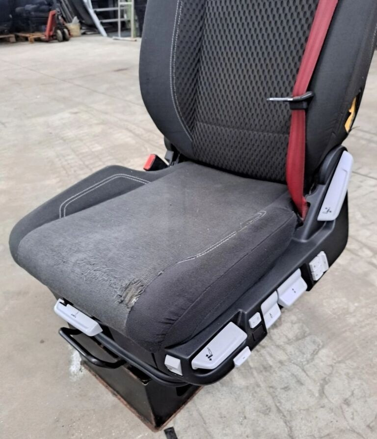 Renault SIEDZENIE KIEROWCY Renault RANGE GAMA T C K - Седалка за Камион: снимка 3 Renault SIEDZENIE KIEROWCY Renault RANGE GAMA T C K - Седалка за Камион: снимка 3