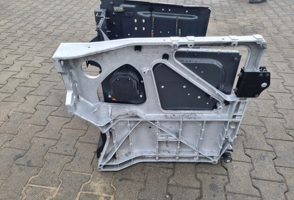 SKRZYNKA AKUMULATORÓW PODWÓJNA NA 4 AKUMULATORY VOLVO FH 4 FM 4 FMX 4 - Акумулатор: снимка 2 SKRZYNKA AKUMULATORÓW PODWÓJNA NA 4 AKUMULATORY VOLVO FH 4 FM 4 FMX 4 - Акумулатор: снимка 2