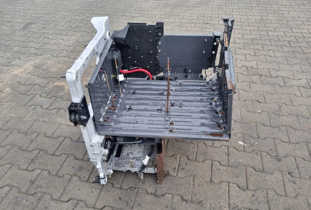 SKRZYNKA AKUMULATORÓW PODWÓJNA NA 4 AKUMULATORY VOLVO FH 4 FM 4 FMX 4 - Акумулатор: снимка 3 SKRZYNKA AKUMULATORÓW PODWÓJNA NA 4 AKUMULATORY VOLVO FH 4 FM 4 FMX 4 - Акумулатор: снимка 3