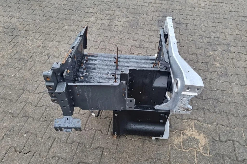 SKRZYNKA AKUMULATORÓW PODWÓJNA NA 4 AKUMULATORY VOLVO FH 4 FM 4 FMX 4 - Акумулатор: снимка 1 SKRZYNKA AKUMULATORÓW PODWÓJNA NA 4 AKUMULATORY VOLVO FH 4 FM 4 FMX 4 - Акумулатор: снимка 1