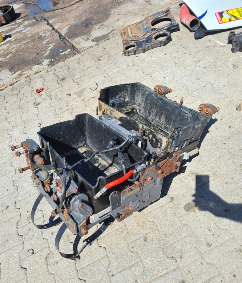 SKRZYNKA AKUMULATORÓW - TYŁ - Акумулатор: снимка 2 SKRZYNKA AKUMULATORÓW - TYŁ - Акумулатор: снимка 2