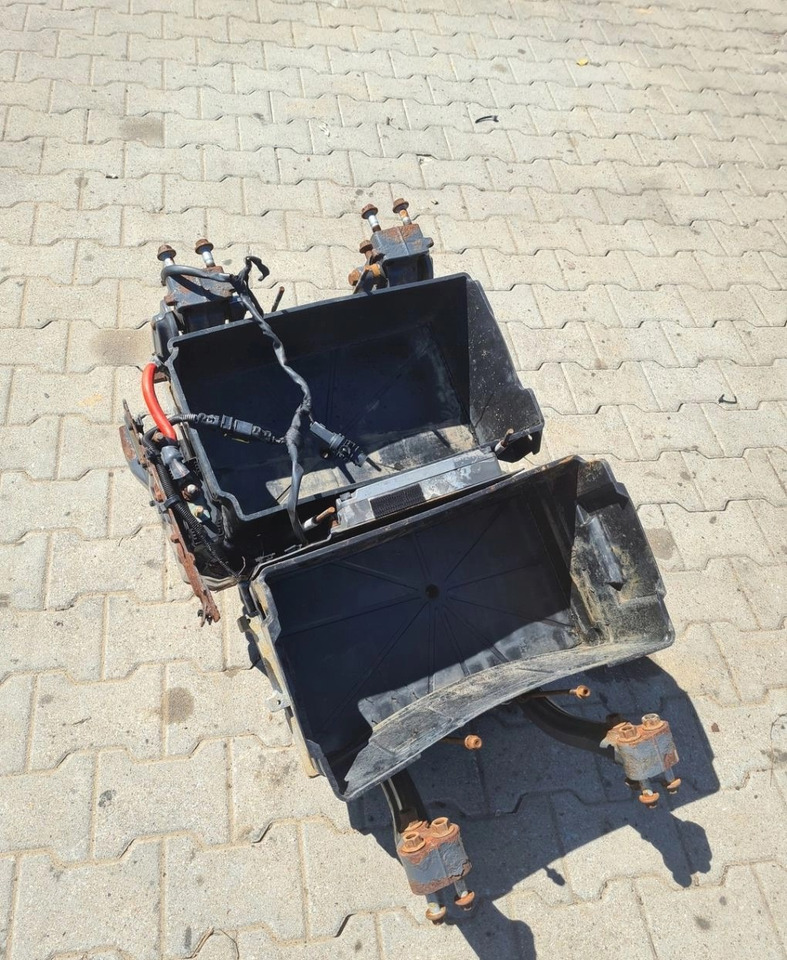 SKRZYNKA AKUMULATORÓW - TYŁ - Акумулатор: снимка 3 SKRZYNKA AKUMULATORÓW - TYŁ - Акумулатор: снимка 3