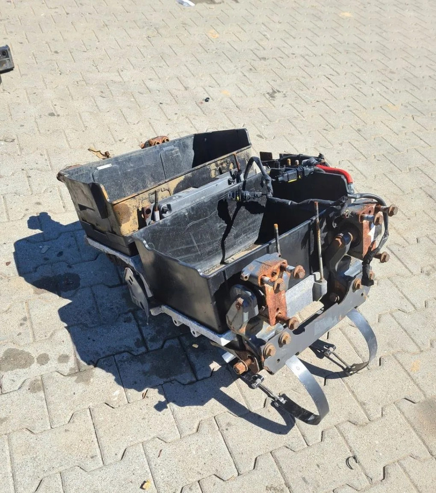 SKRZYNKA AKUMULATORÓW - TYŁ - Акумулатор: снимка 4 SKRZYNKA AKUMULATORÓW - TYŁ - Акумулатор: снимка 4