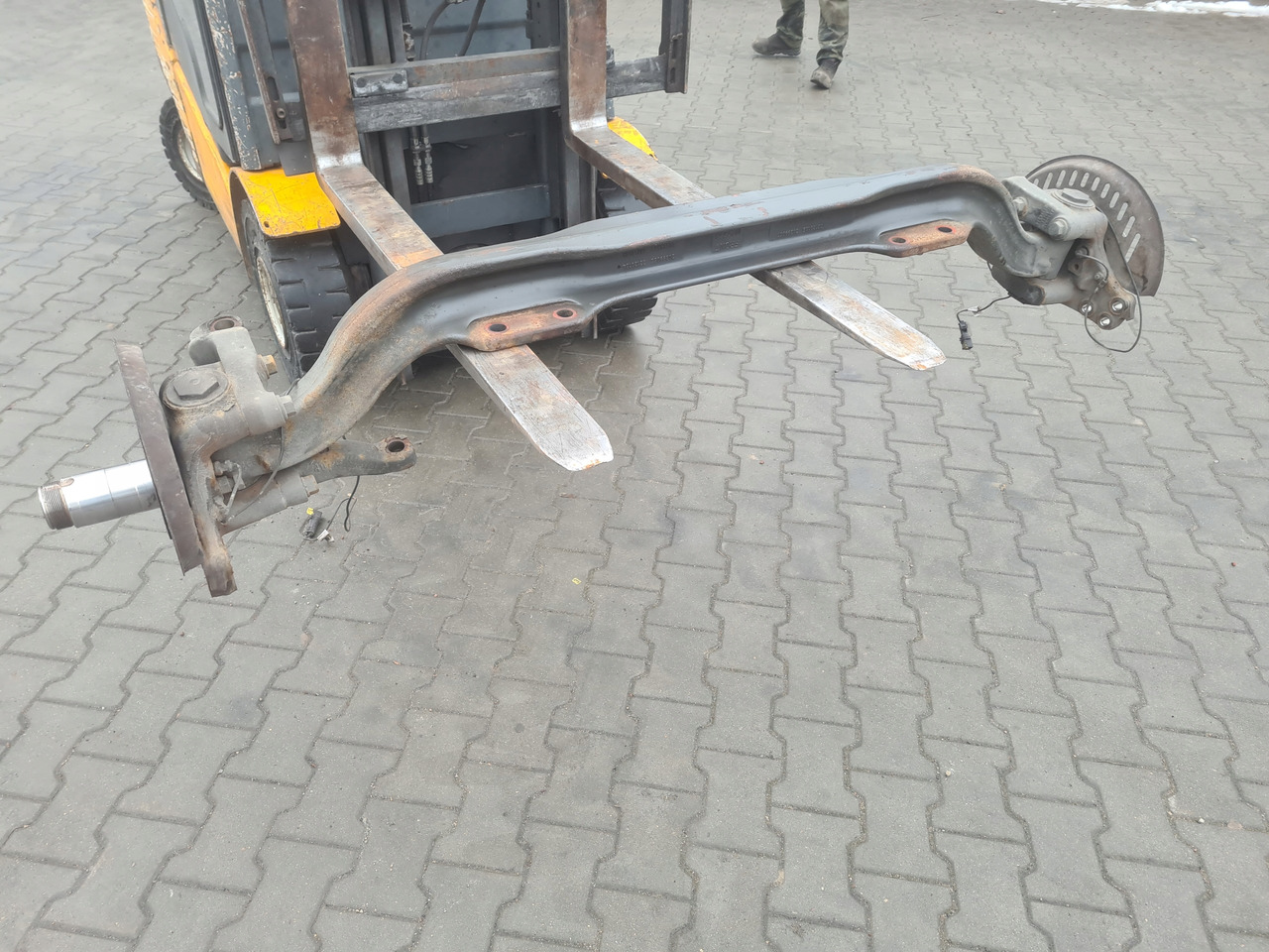 VOLVO BELKA OŚ PRZEDNIA ZWROTNICE FI 78 LOW DECK RENAULT GAMA T VOLVO FH 4 FH 16 - Ос и части за Камион: снимка 1 VOLVO BELKA OŚ PRZEDNIA ZWROTNICE FI 78 LOW DECK RENAULT GAMA T VOLVO FH 4 FH 16 - Ос и части за Камион: снимка 1