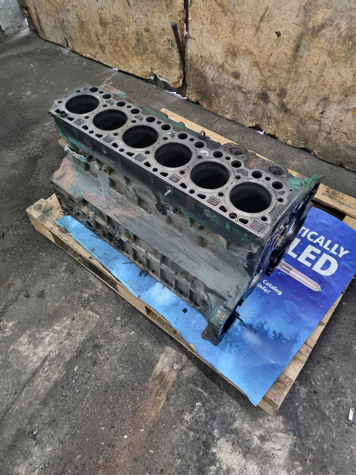 VOLVO BLOK SILNIKA GOŁY SŁUPEK VOLVO FL FE RENAULT PREMIUM MIDLUM DXI 7 D7F - Цилиндров блок за Камион: снимка 2 VOLVO BLOK SILNIKA GOŁY SŁUPEK VOLVO FL FE RENAULT PREMIUM MIDLUM DXI 7 D7F - Цилиндров блок за Камион: снимка 2