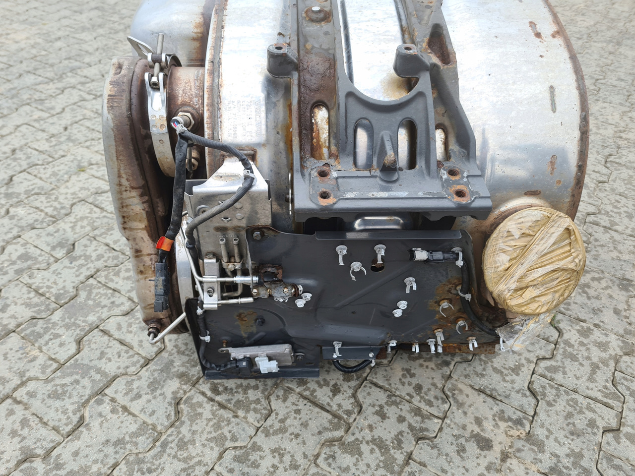 VOLVO KATALIZATOR TŁUMIK DPF FILTR KOMPLETNY VOLVO FH 4 FM 4 RENAULT GAMA T RANGE - Катализатор: снимка 3 VOLVO KATALIZATOR TŁUMIK DPF FILTR KOMPLETNY VOLVO FH 4 FM 4 RENAULT GAMA T RANGE - Катализатор: снимка 3