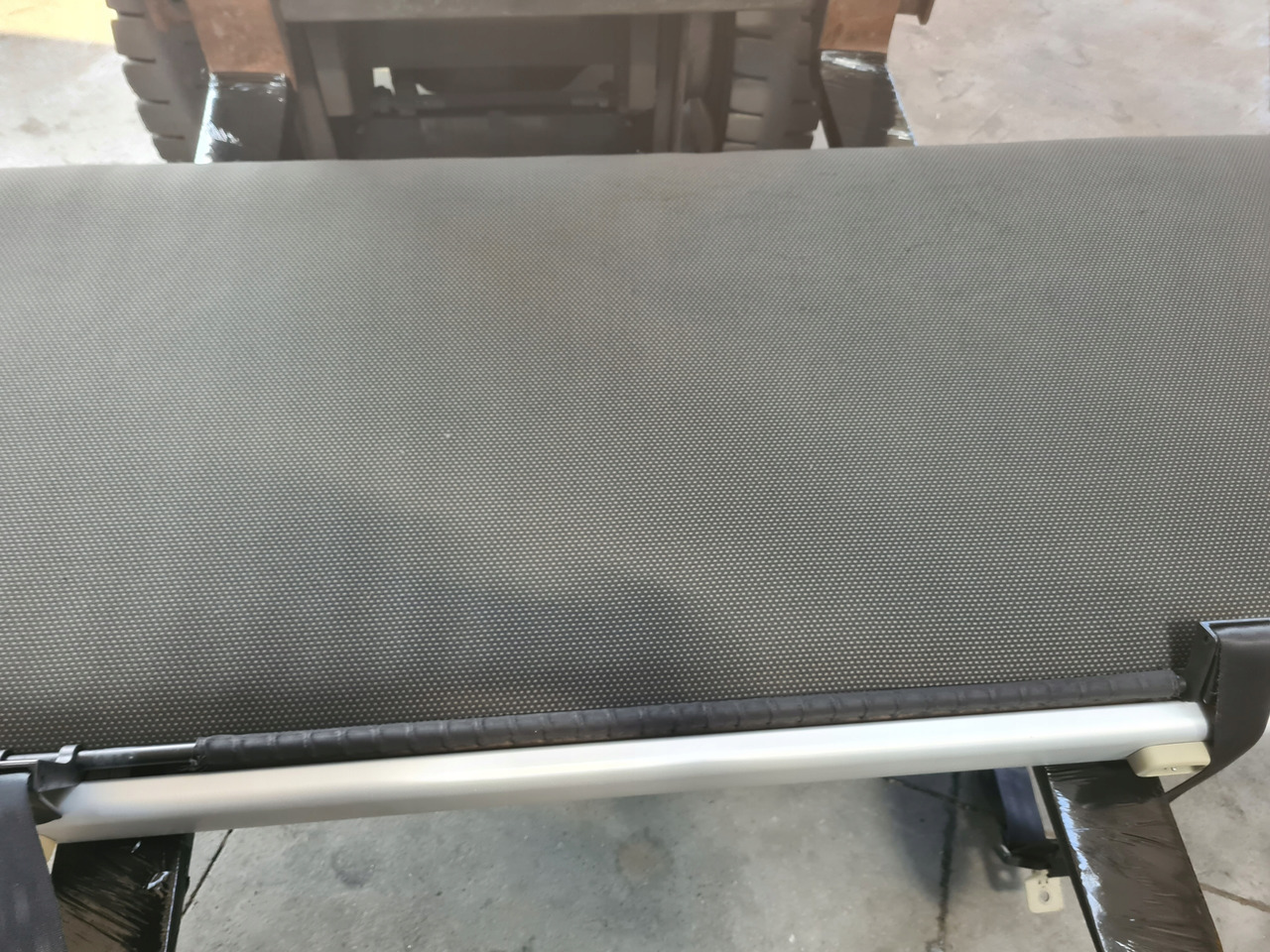 VOLVO ŁÓŻKO KOMPLETNE GÓRNE LEŻANKA MOCOWANIA - Седалка за Камион: снимка 4 VOLVO ŁÓŻKO KOMPLETNE GÓRNE LEŻANKA MOCOWANIA - Седалка за Камион: снимка 4