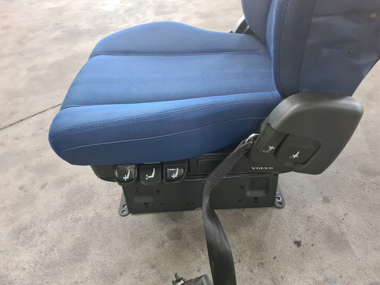 VOLVO PNEUMATYCZNY KIEROWCY - Седалка: снимка 2 VOLVO PNEUMATYCZNY KIEROWCY - Седалка: снимка 2