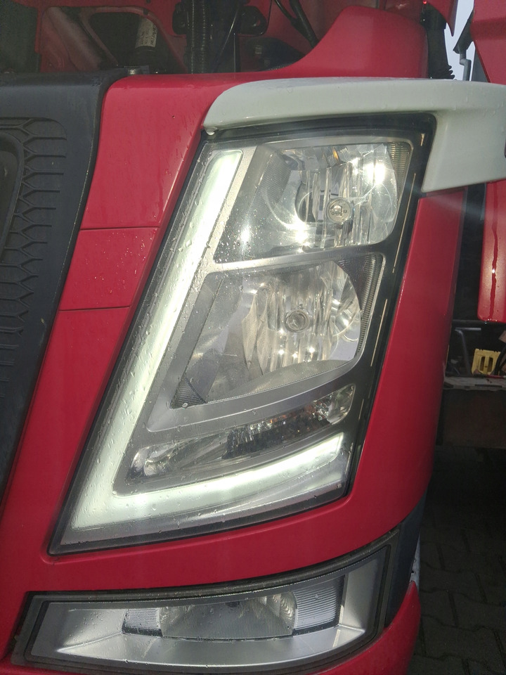 VOLVO REFLEKTOR LAMPA OKULAR LEWY KOMPLETNY VOLVO FM 4 - Преден фар за Камион: снимка 5 VOLVO REFLEKTOR LAMPA OKULAR LEWY KOMPLETNY VOLVO FM 4 - Преден фар за Камион: снимка 5
