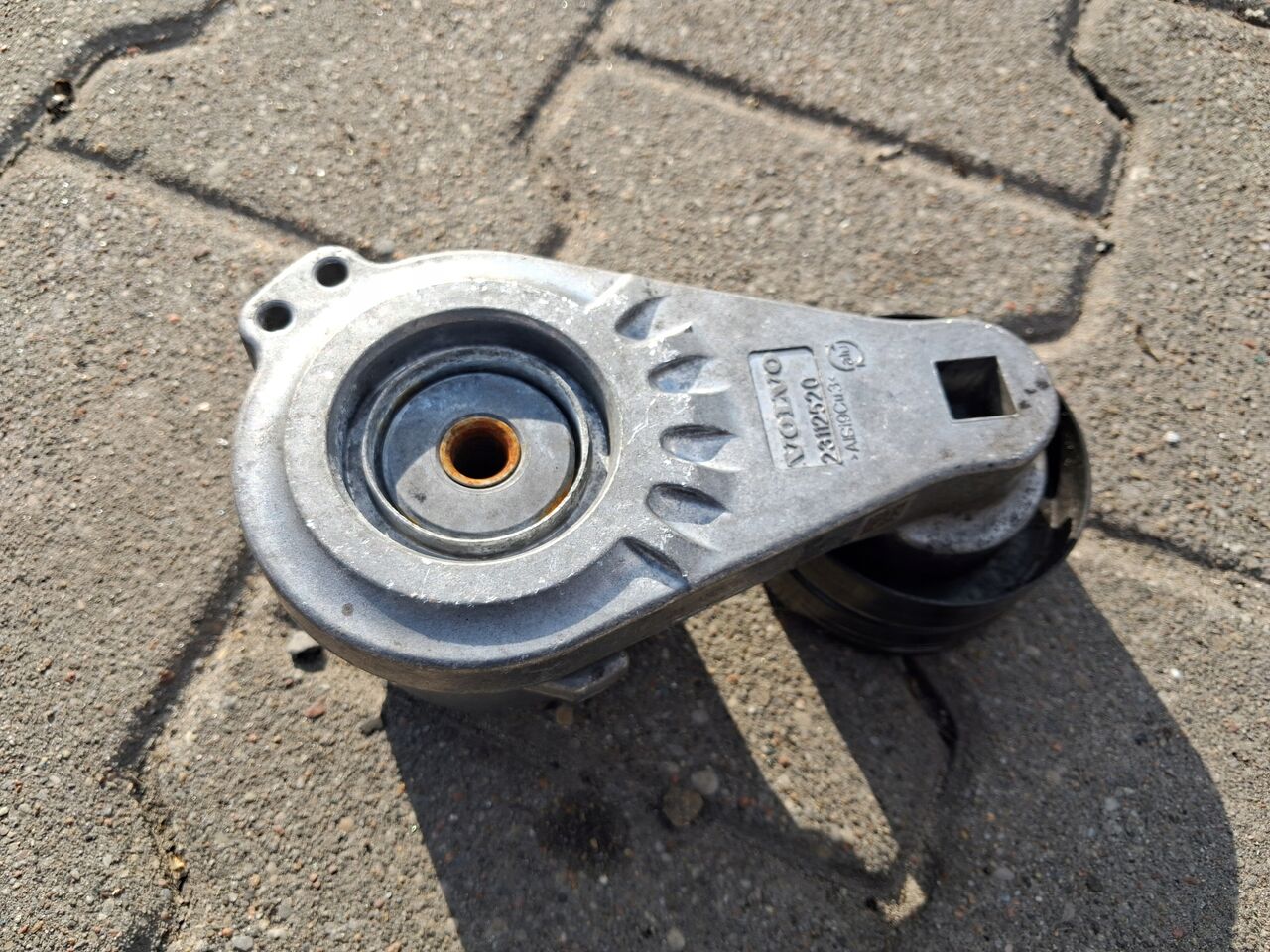 VOLVO ROLKA NAPINACZ PASKA ALTERNATORA RENAULT RANGE GAMA T VOLVO FH 4 5 - Двигател и части за Камион: снимка 2 VOLVO ROLKA NAPINACZ PASKA ALTERNATORA RENAULT RANGE GAMA T VOLVO FH 4 5 - Двигател и части за Камион: снимка 2