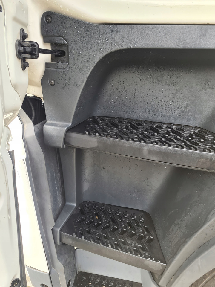 VOLVO STOPIEŃ STOPNICA KOMPLETNA LEWA STELAŻ ORYGINAŁ VOLVO FH 5 - Cтъпало за Камион: снимка 2 VOLVO STOPIEŃ STOPNICA KOMPLETNA LEWA STELAŻ ORYGINAŁ VOLVO FH 5 - Cтъпало за Камион: снимка 2