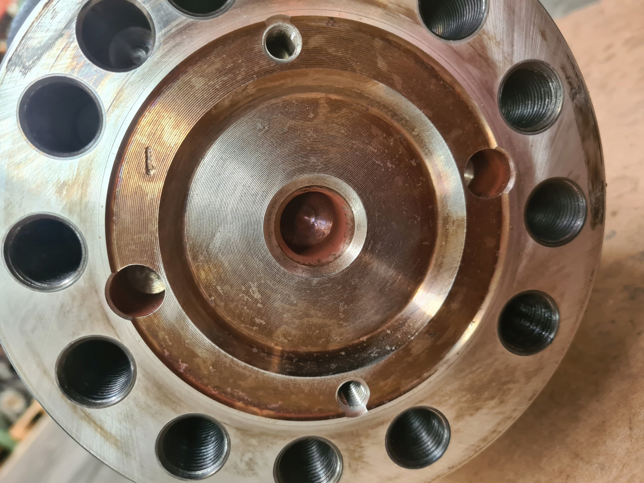 VOLVO WAŁ KORBOWY RENAULT GAMA T RANGE DTI 11 VOLVO FM 4 D11K EURO 6 - Колянов вал за Камион: снимка 4 VOLVO WAŁ KORBOWY RENAULT GAMA T RANGE DTI 11 VOLVO FM 4 D11K EURO 6 - Колянов вал за Камион: снимка 4