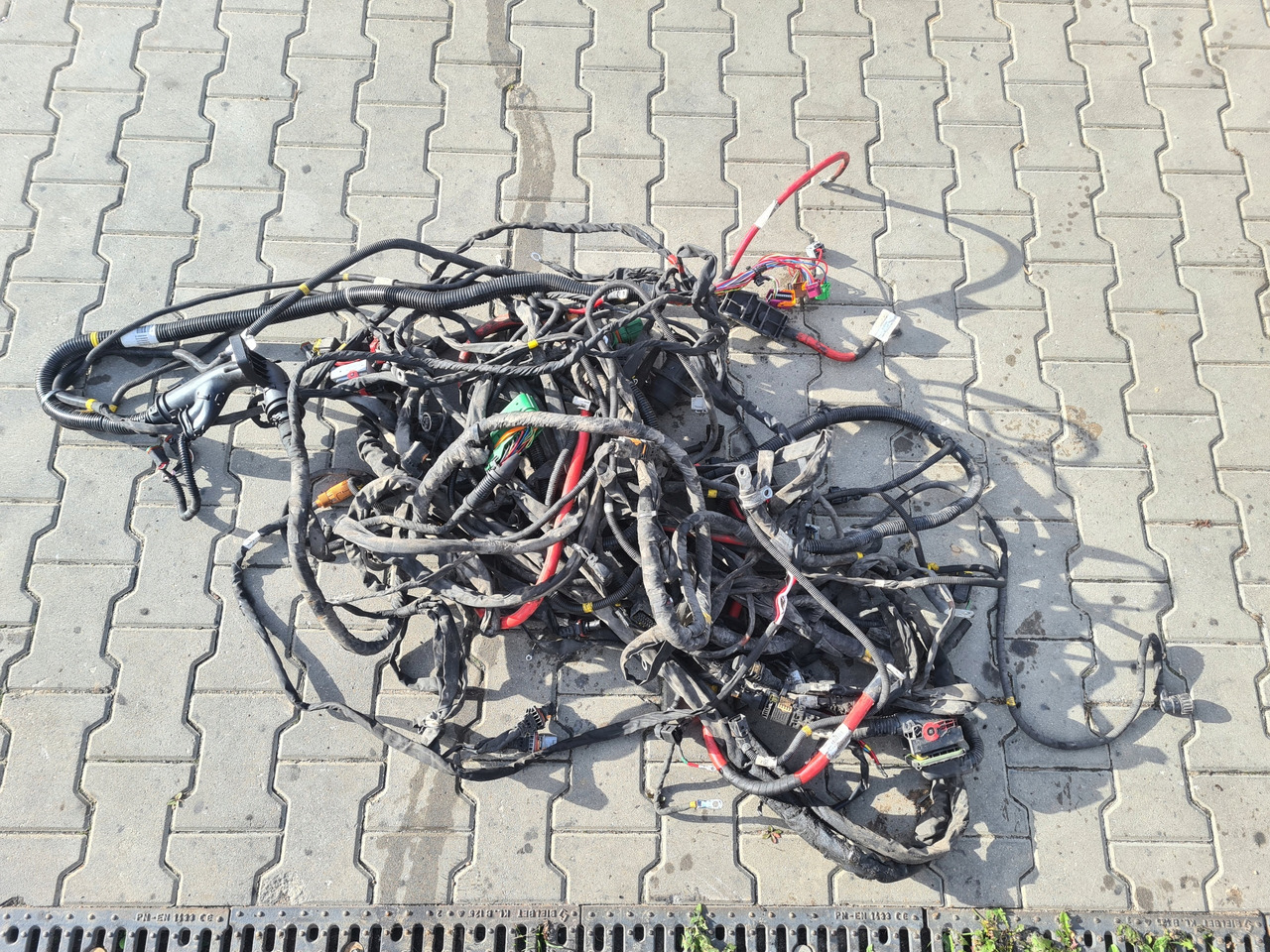 VOLVO WIĄZKA INSTALACJA RAMY VOLVO FH 5 I-SAVE 4x2 2022 ROK - Кабели/ Жици за Камион: снимка 1 VOLVO WIĄZKA INSTALACJA RAMY VOLVO FH 5 I-SAVE 4x2 2022 ROK - Кабели/ Жици за Камион: снимка 1