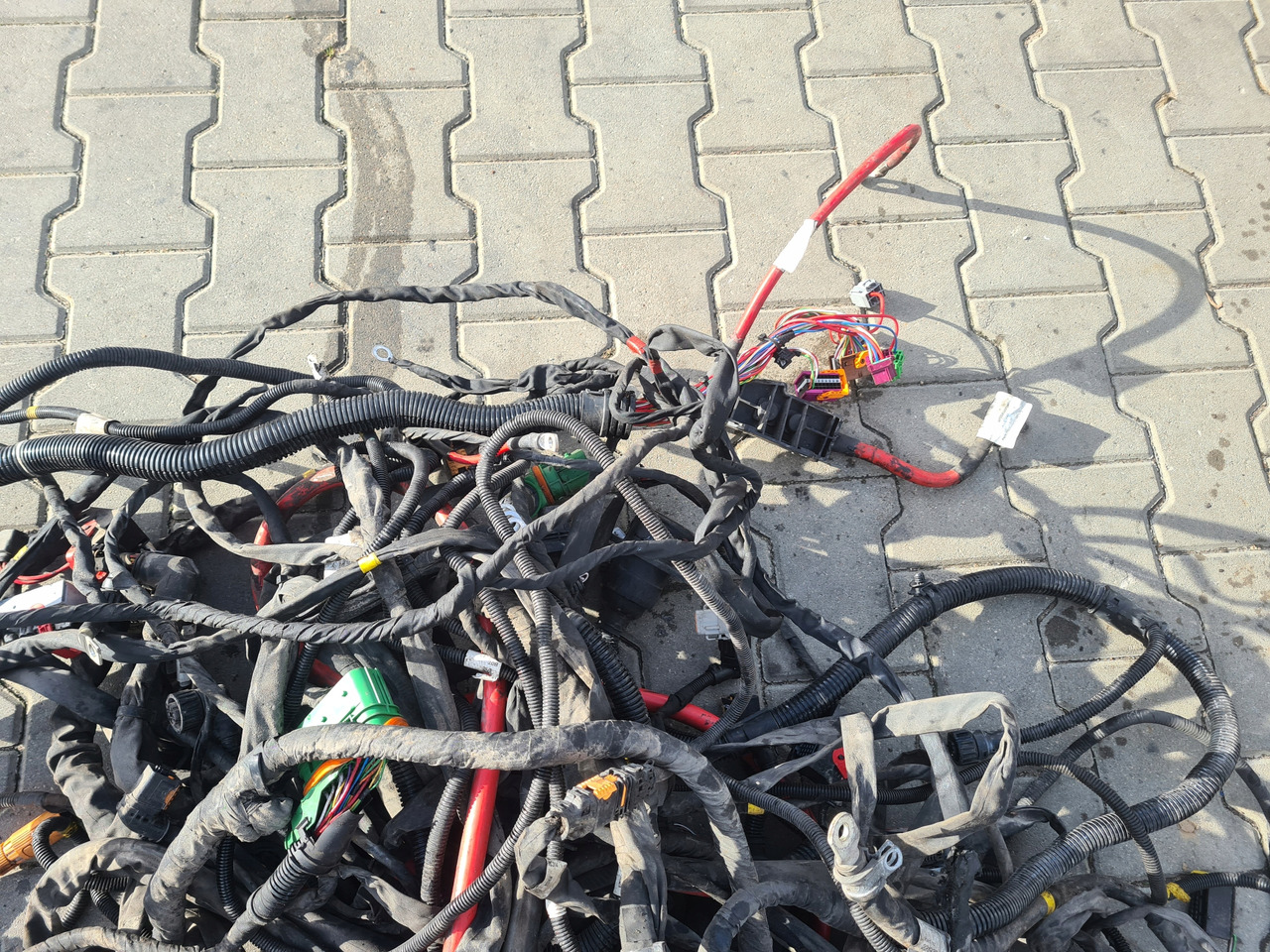 VOLVO WIĄZKA INSTALACJA RAMY VOLVO FH 5 I-SAVE 4x2 2022 ROK - Кабели/ Жици за Камион: снимка 3 VOLVO WIĄZKA INSTALACJA RAMY VOLVO FH 5 I-SAVE 4x2 2022 ROK - Кабели/ Жици за Камион: снимка 3