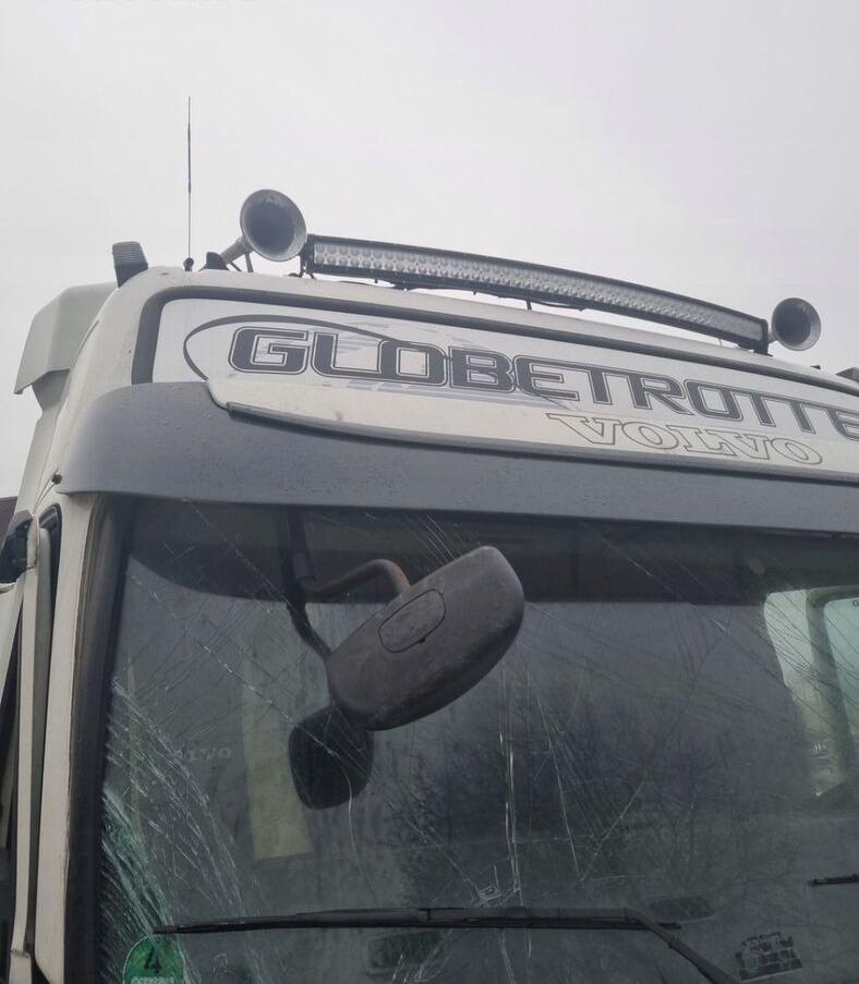 Volvo BLENDA DASZEK OSŁONA PRZECIWSŁONECZNA MOCOWANIA VOLVO FH 13 LIFT - Слънцезащитна козирка за Камион: снимка 1 Volvo BLENDA DASZEK OSŁONA PRZECIWSŁONECZNA MOCOWANIA VOLVO FH 13 LIFT - Слънцезащитна козирка за Камион: снимка 1