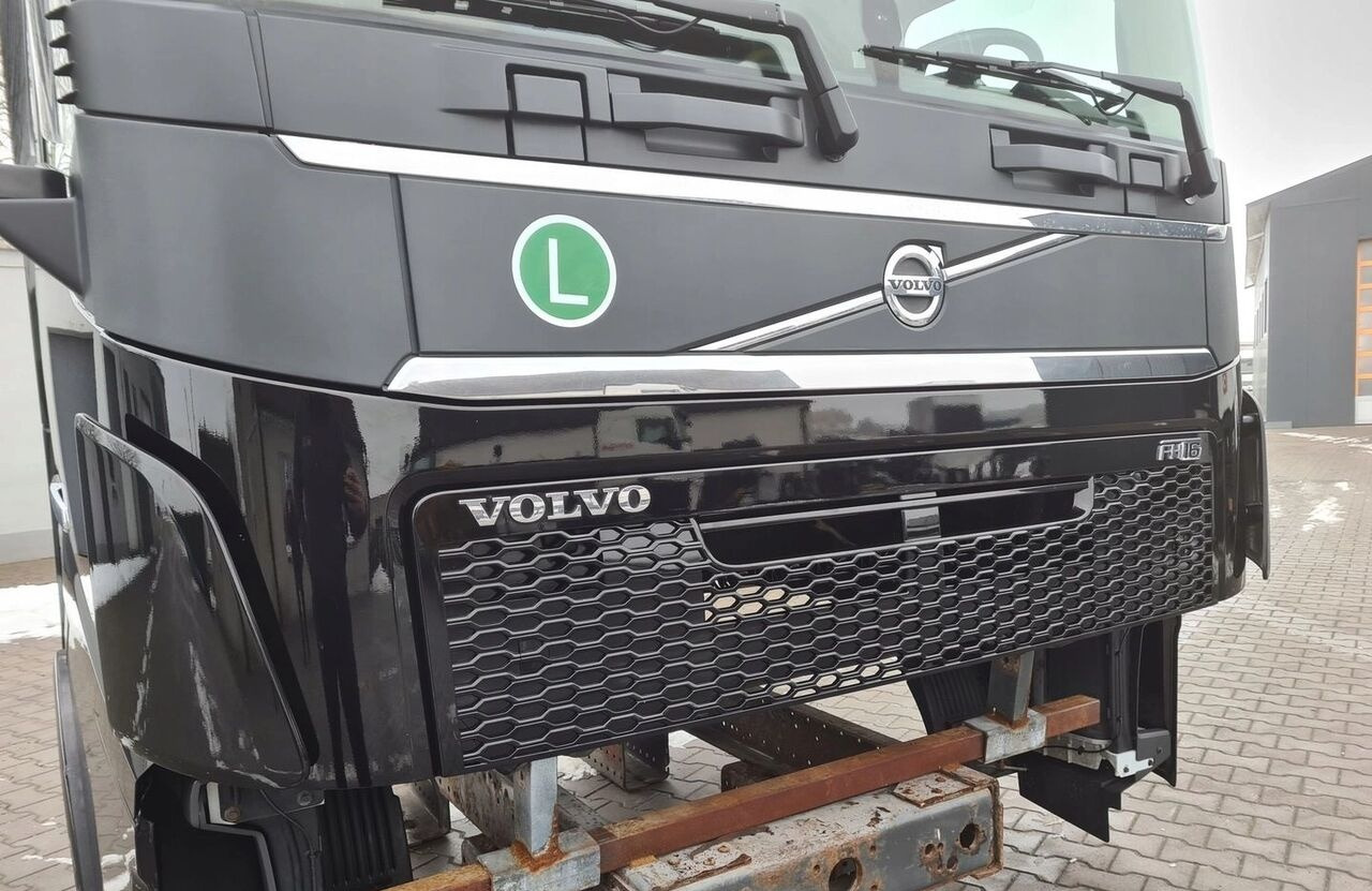 Volvo MASKA KOMPLETNA GÓRNA ATRAPA KABINY FH 16 EURO 6 Volvo VOLVO FH 16 EURO 6 - Броня за Камион: снимка 1 Volvo MASKA KOMPLETNA GÓRNA ATRAPA KABINY FH 16 EURO 6 Volvo VOLVO FH 16 EURO 6 - Броня за Камион: снимка 1