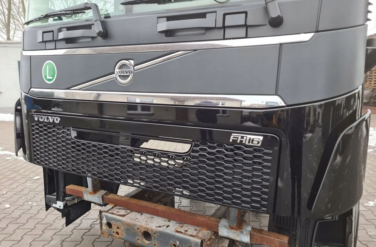 Volvo MASKA KOMPLETNA GÓRNA ATRAPA KABINY FH 16 EURO 6 Volvo VOLVO FH 16 EURO 6 - Броня за Камион: снимка 2 Volvo MASKA KOMPLETNA GÓRNA ATRAPA KABINY FH 16 EURO 6 Volvo VOLVO FH 16 EURO 6 - Броня за Камион: снимка 2