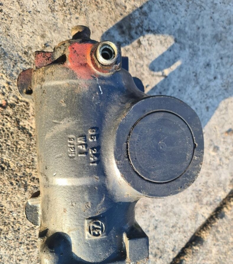 ZF KOLUMNA PRZEKŁADNIA KIEROWNICZA RENAULT MIDLUM DXI 19,5 - Кормилна кутия за Камион: снимка 2 ZF KOLUMNA PRZEKŁADNIA KIEROWNICZA RENAULT MIDLUM DXI 19,5 - Кормилна кутия за Камион: снимка 2