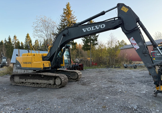 VolvoEC210 BLC - Верижен багер: снимка 3 VolvoEC210 BLC - Верижен багер: снимка 3